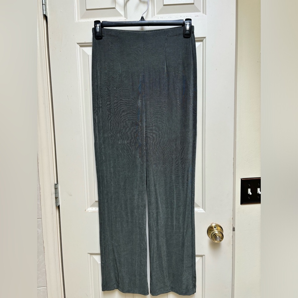 Like New! Women’s Chico’s Jumpsuit. Color Green - Picture 4 of 10